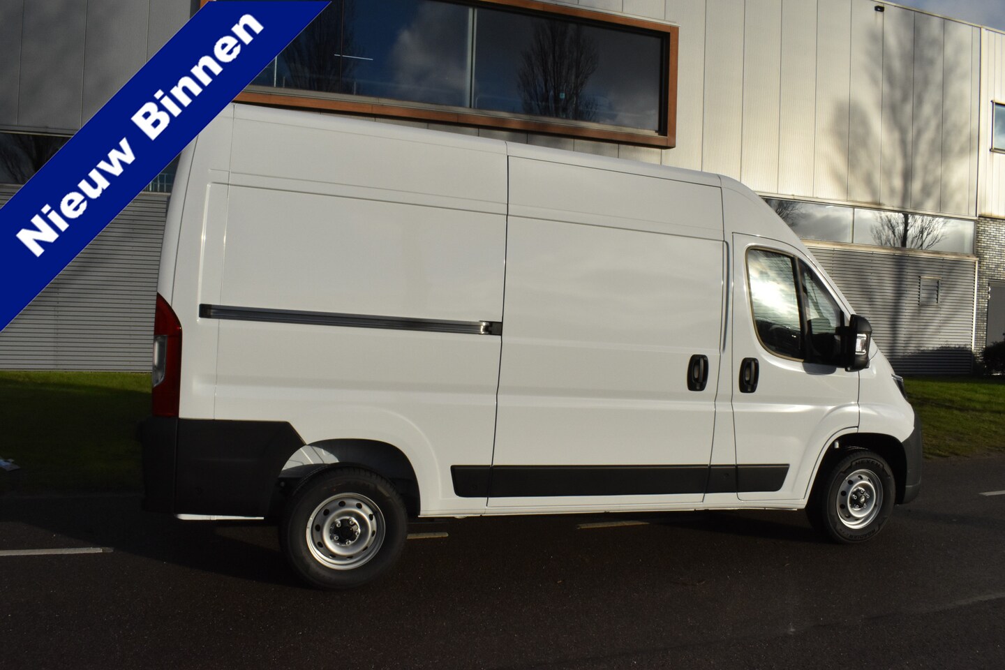 Peugeot Boxer - 2.2 BlueHDi 140 S&S L2H2 3.3t Nieuwe bussen zonder bpm L2H2/ achteruitrijcamera verzwaard - AutoWereld.nl