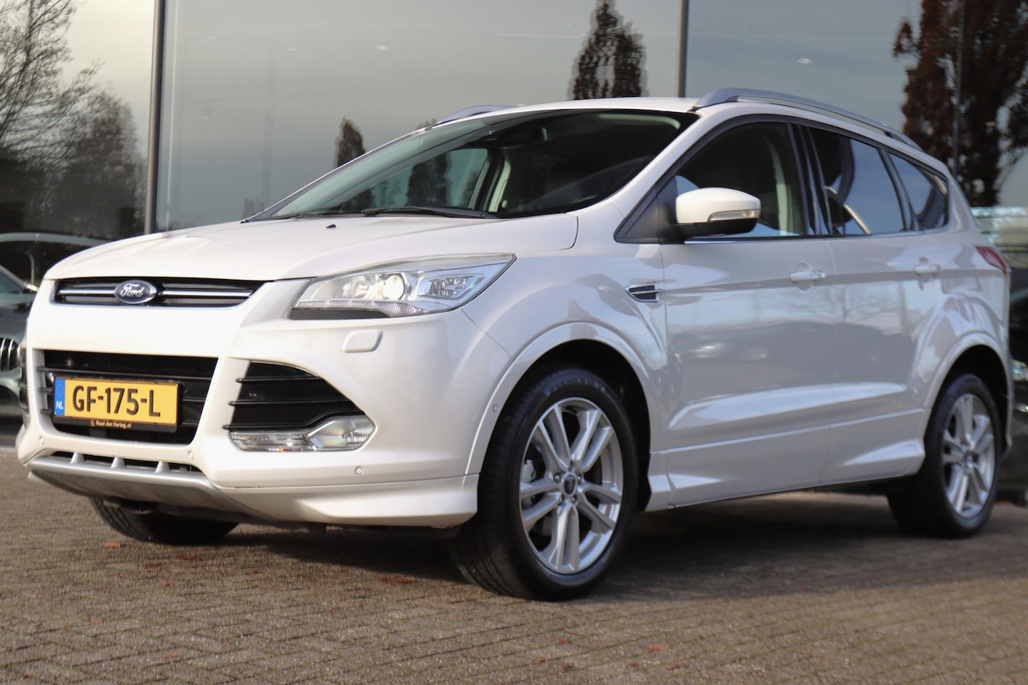 Ford Kuga - 1.6 ECOBOOST 150PK TITANIUM+ ST-LINE | XENON | NAVI | TREKHAAK | VOORRUITVERW. | PDC | - AutoWereld.nl