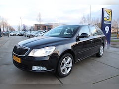 Skoda Octavia Combi - 1.4 TSI Greentech Elegance Business Line Xenon, Navi, NL Auto, nieuwe ketting APK Eindejaa