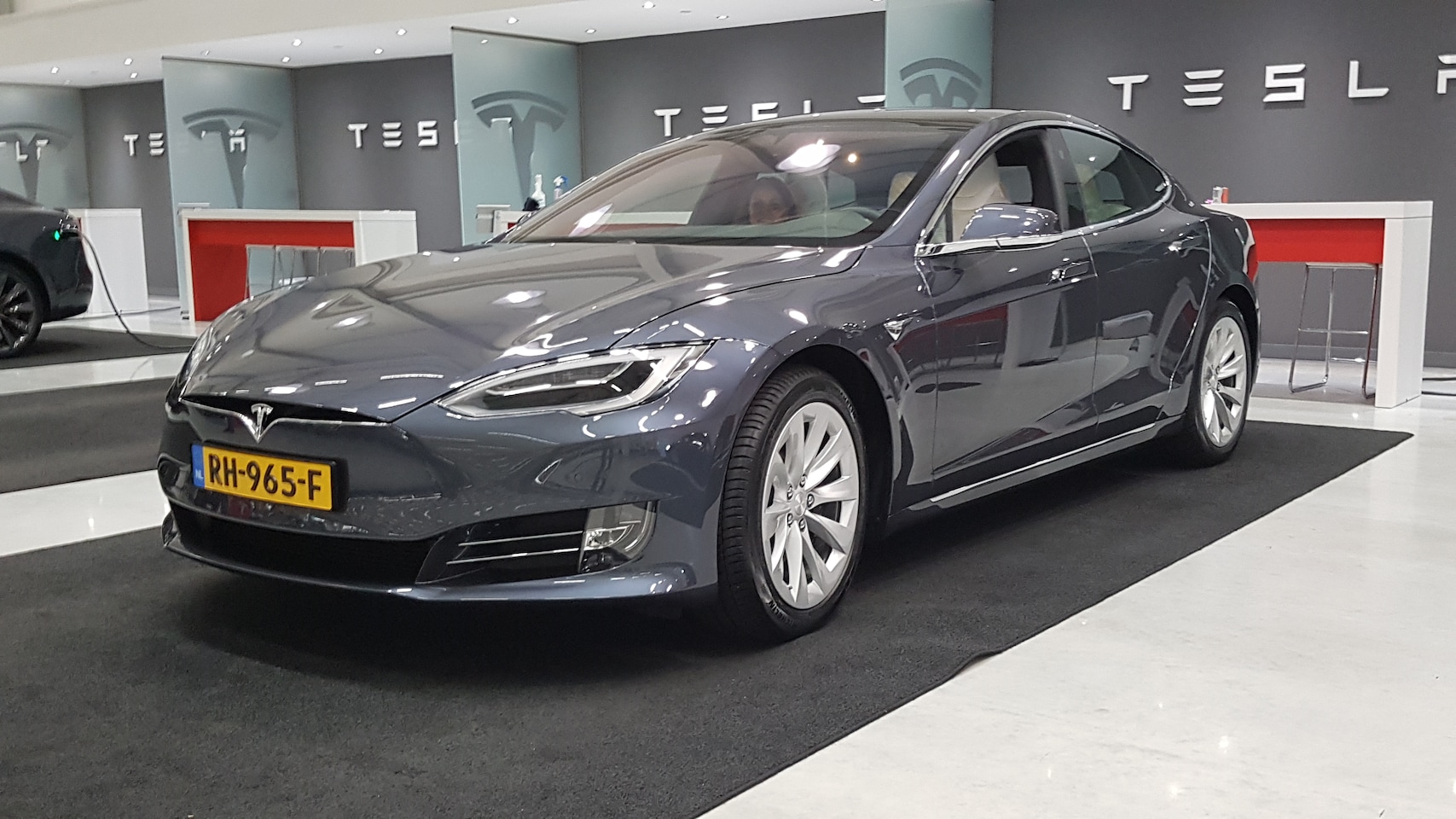 Tesla Model S - 75D Base 1e EIGENAAR NL-auto MCU2 CCS 4x4 PANOD LUCHTVERING SCHADEVRIJ! - AutoWereld.nl