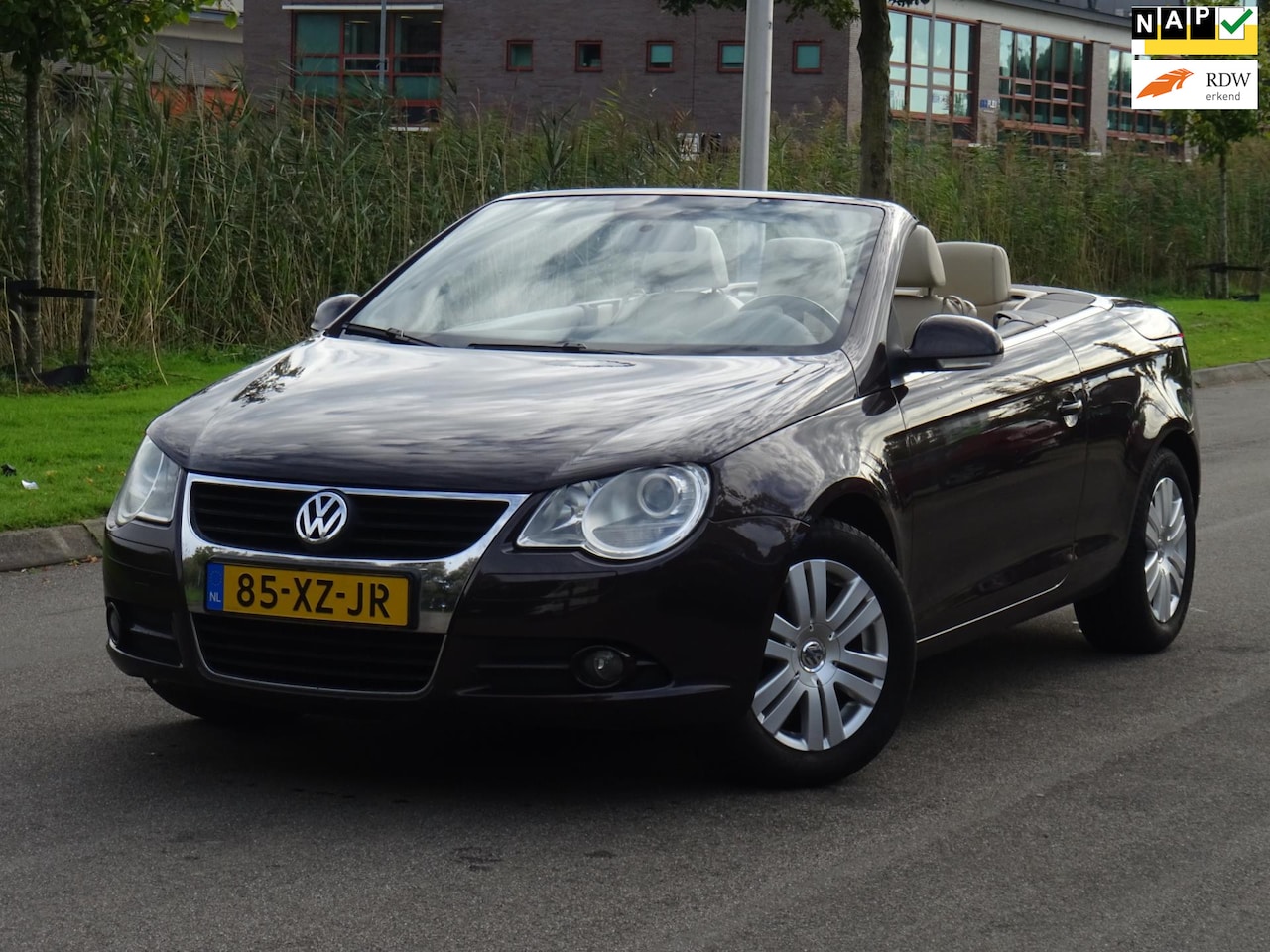 Volkswagen Eos - 2.0-16 FSI CABRIO 93DKM NAP/AIRCO/LEER/NW APK - AutoWereld.nl