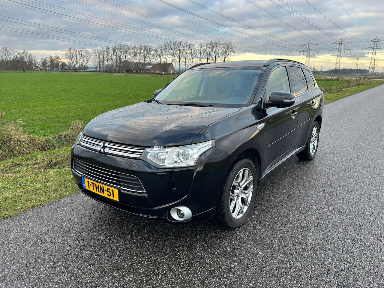 Mitsubishi Outlander - 2.0 PHEV instyle PANORAMA DAK / TREKHAAK / LEDER / CAMERA / 1E EIGENAAR /  NAP ! - AutoWereld.nl