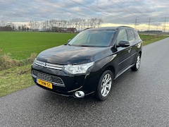 Mitsubishi Outlander - 2.0 PHEV instyle PANORAMA DAK / TREKHAAK / LEDER / CAMERA / 1E EIGENAAR /  NAP !