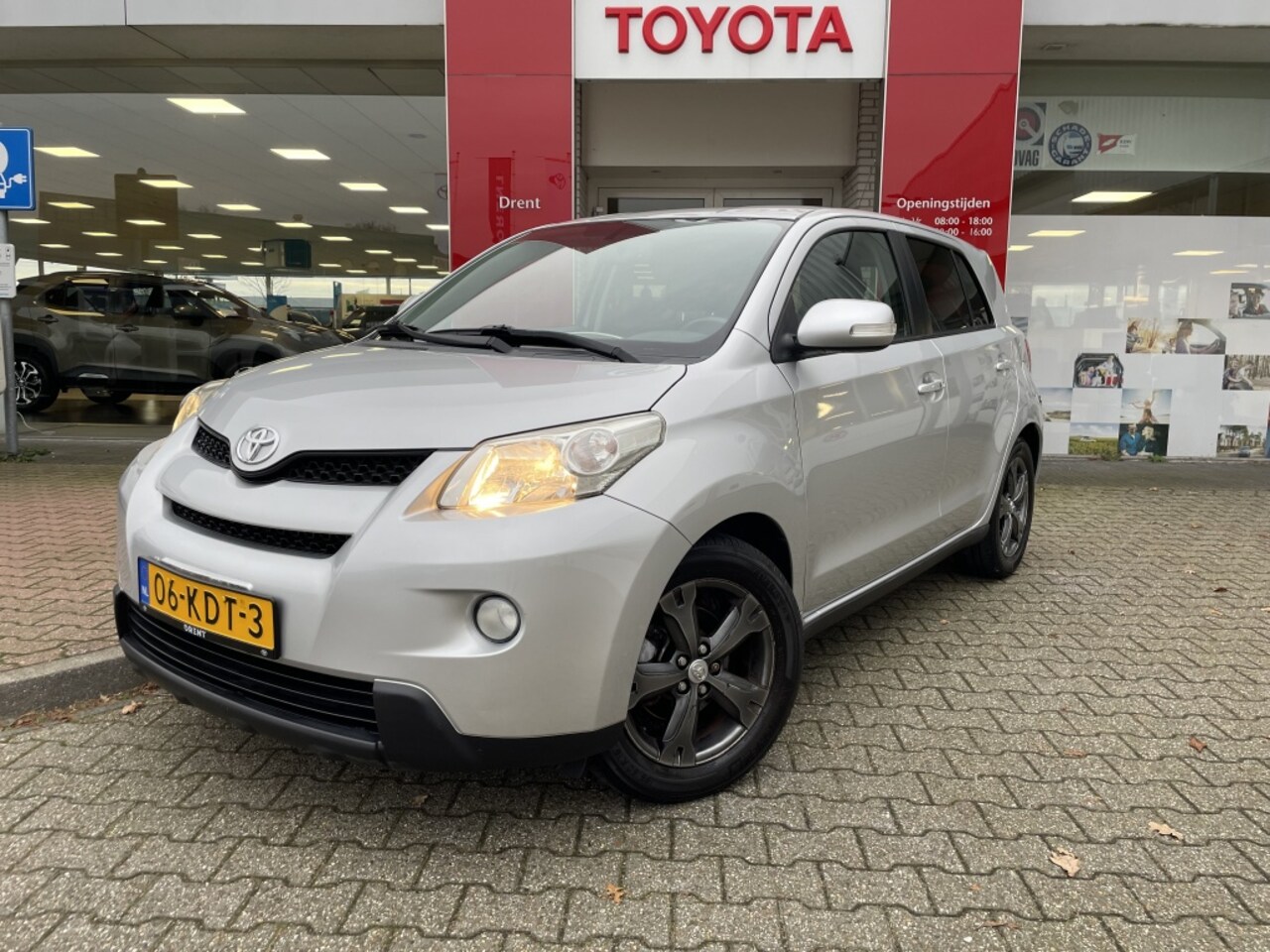 Toyota Urban Cruiser - 1.3 VVT-i Dynamic | Keyless entry + start | Airco | buitensp. el - AutoWereld.nl