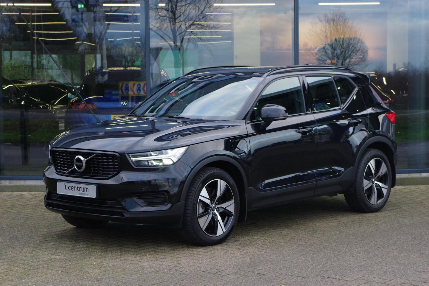 Volvo XC40 - 1.5 T5 Recharge 262 PK R-Design PHEV, Elekt. Trekhaak, Camera, Apple-Carplay, Leder-Alcant - AutoWereld.nl