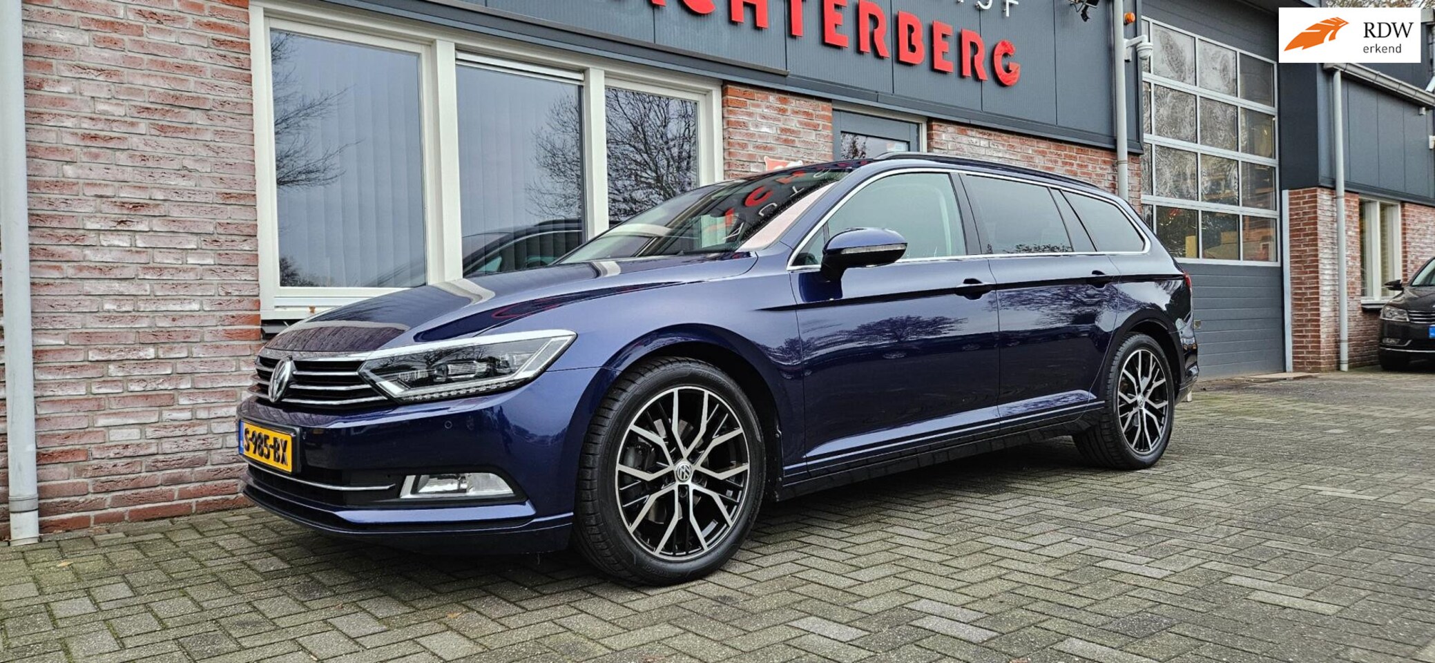 Volkswagen Passat Variant - 1.5 TSI Highline Automaat/DSG! Trekhaak! Led! Carplay! Mooie/Nette Auto! Camera! Navigatie - AutoWereld.nl