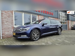 Volkswagen Passat Variant - 1.5 TSI Highline Automaat/DSG Trekhaak Led Carplay Mooie/Nette Auto Camera Navigatie 150PK