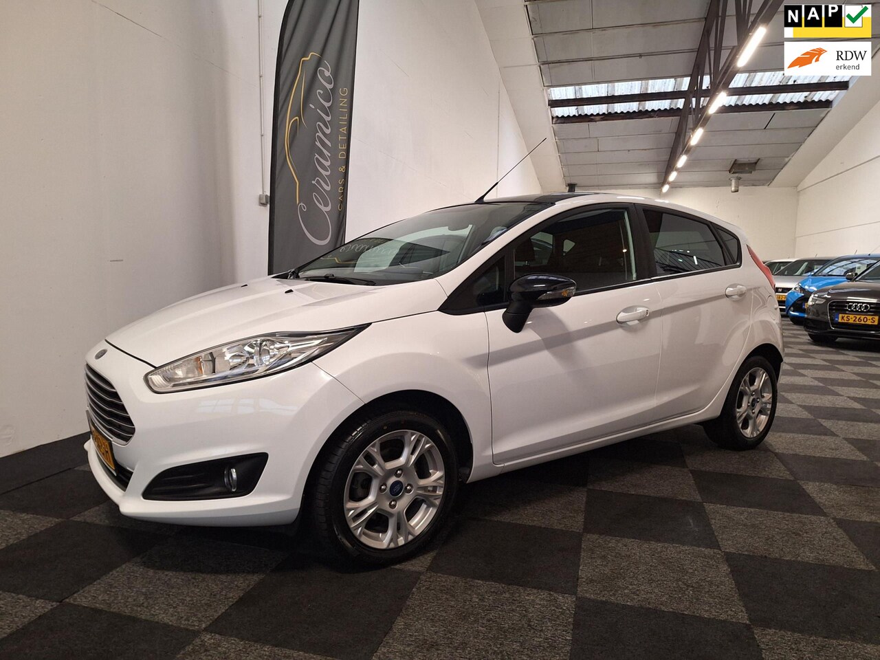 Ford Fiesta - 2016. White Edition. MET SLECHTS 67.000 km. NAP. - AutoWereld.nl