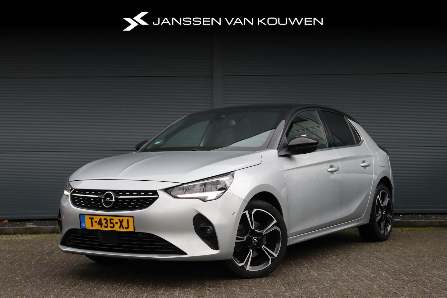 Opel Corsa - 1.2 Ultimate / Parkeersensoren V+A / Carplay  / Glazendak / - AutoWereld.nl