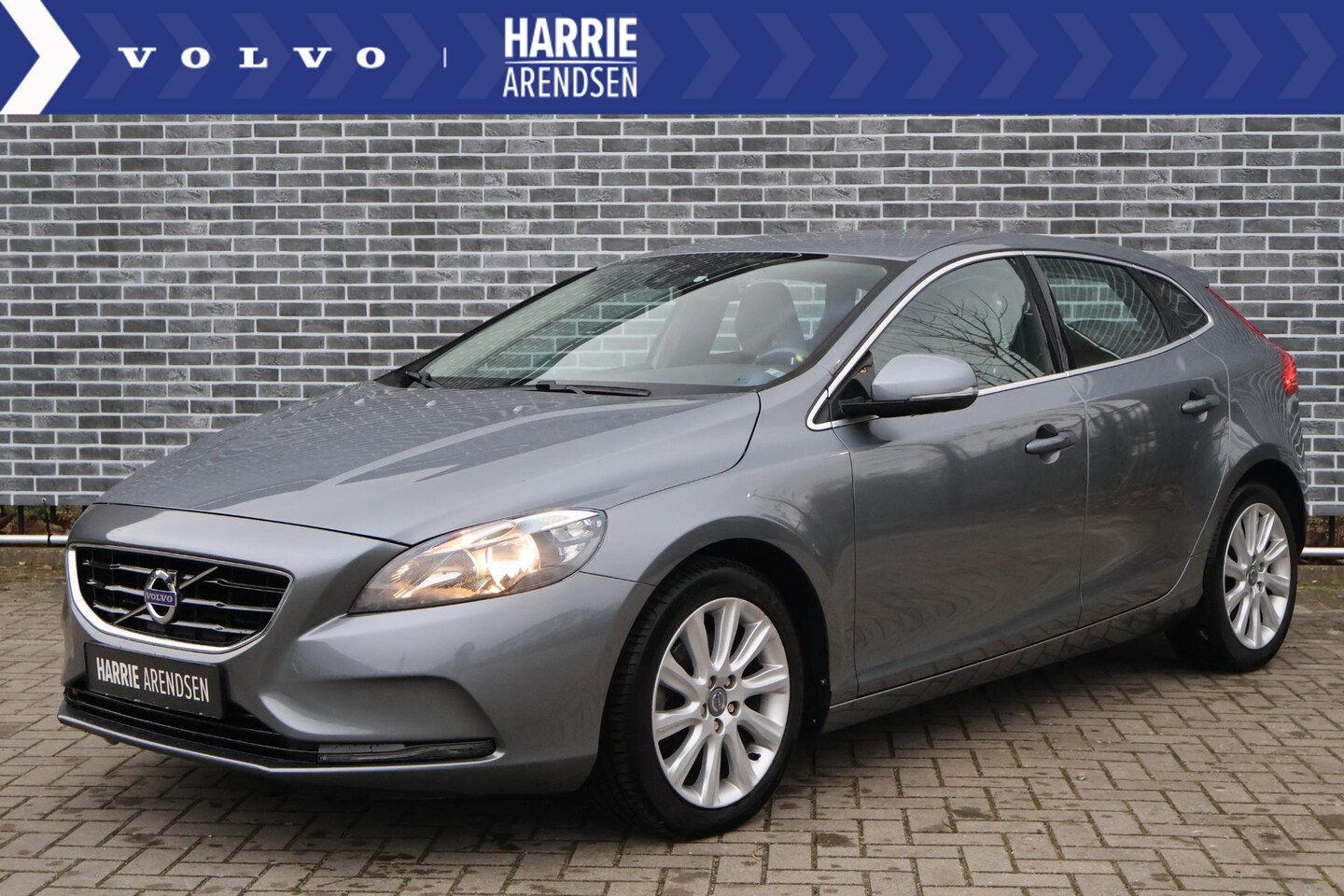 Volvo V40 - 1.6 T3 Summum | Achteruitrijcamera | Stoelverwarming | Climate Control | Navigatie - AutoWereld.nl