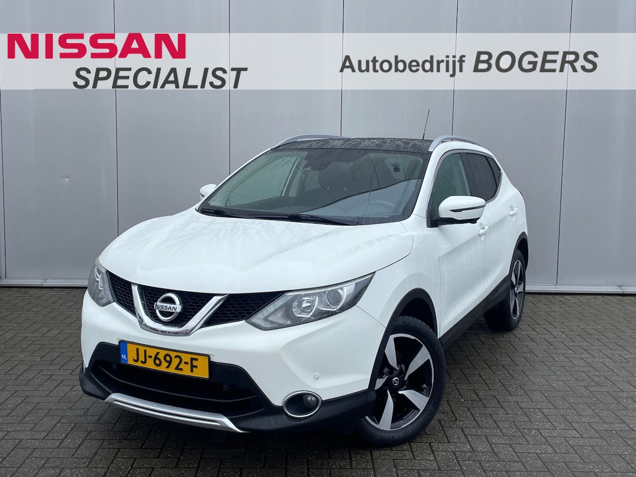 Nissan Qashqai - 1.6 N-Connecta Navigatie, Panoramadak, 360 Camera, Trekhaak, Climate Control, Cruise Contr - AutoWereld.nl