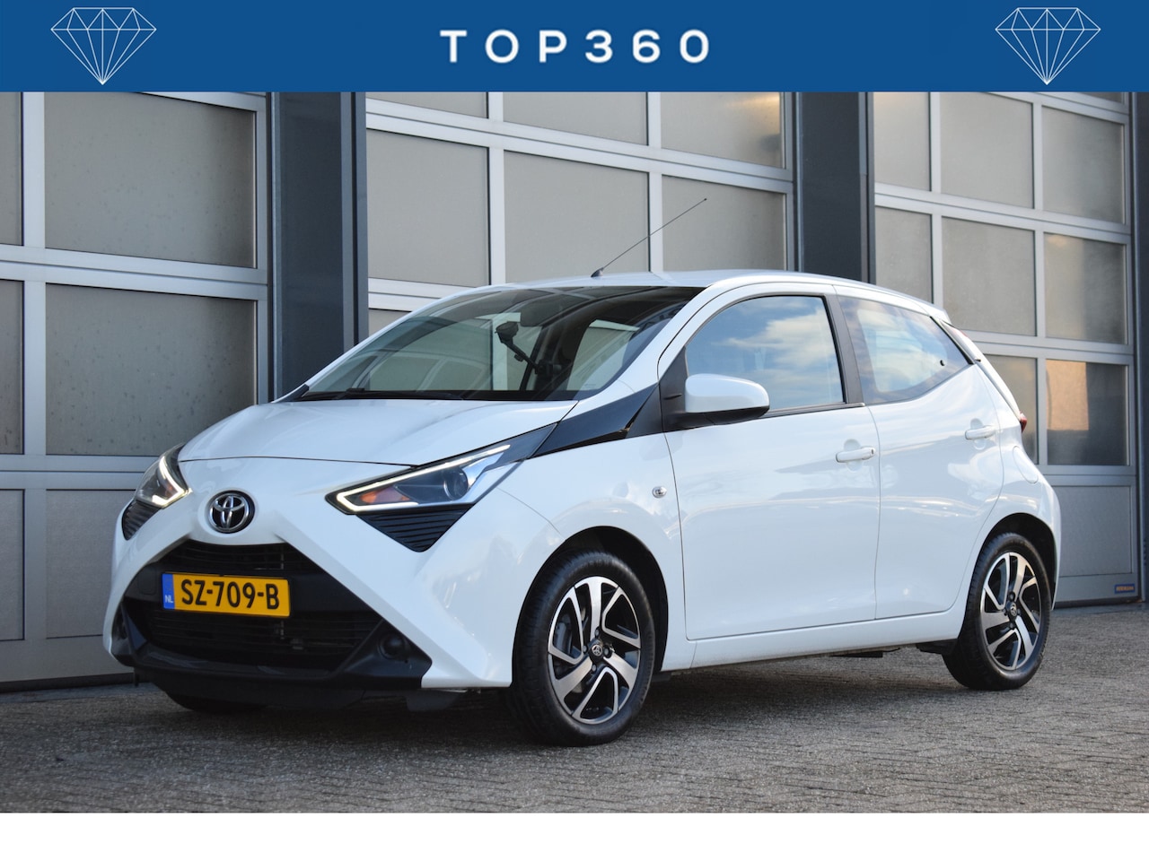 Toyota Aygo - 1.0 VVT-i x-play Camera | Automaat | orig. NL - AutoWereld.nl