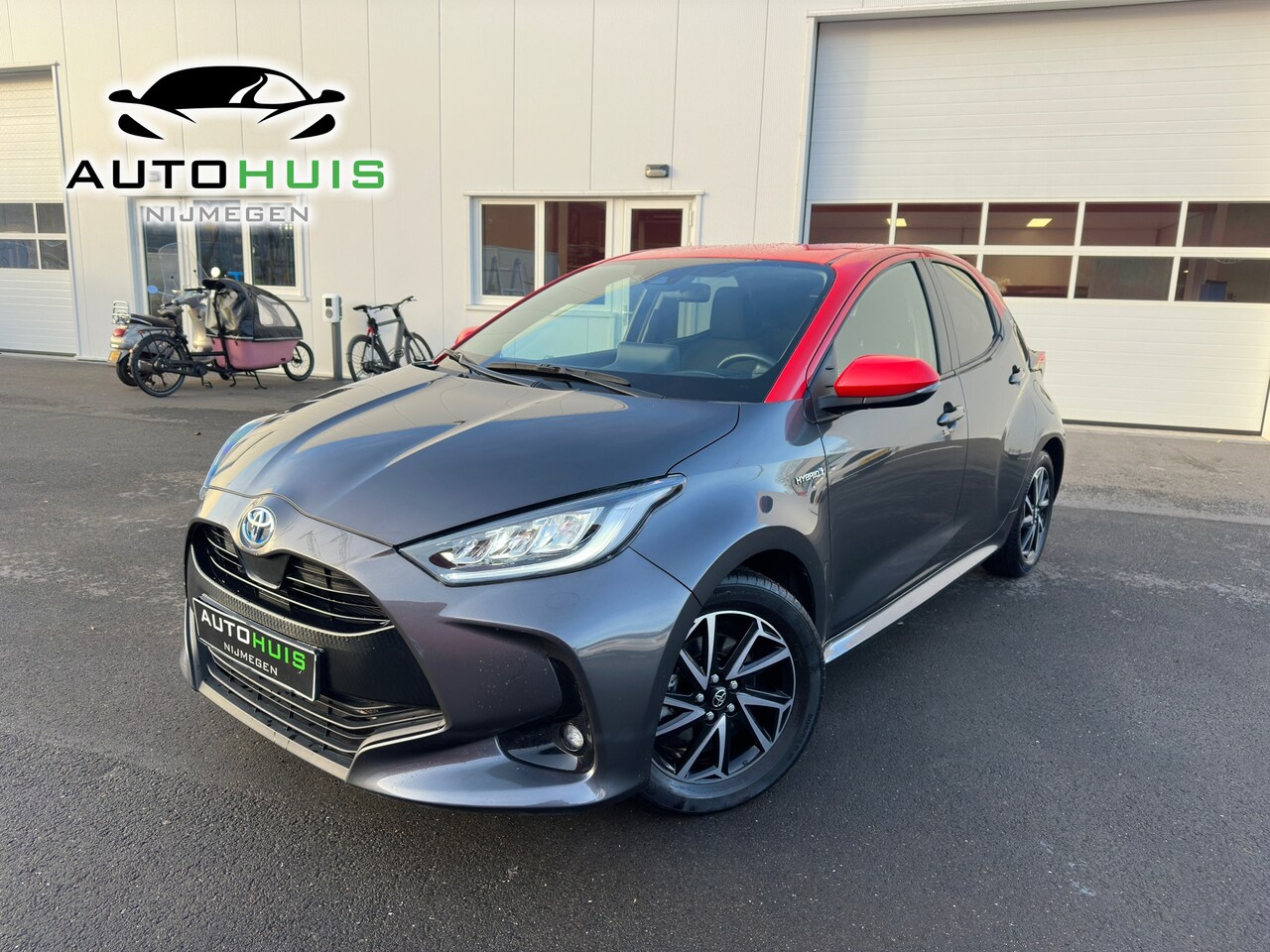 Toyota Yaris - 1.5 Hybrid Dynamic Two tone Apple carplay Cruise controle lm velgen - AutoWereld.nl