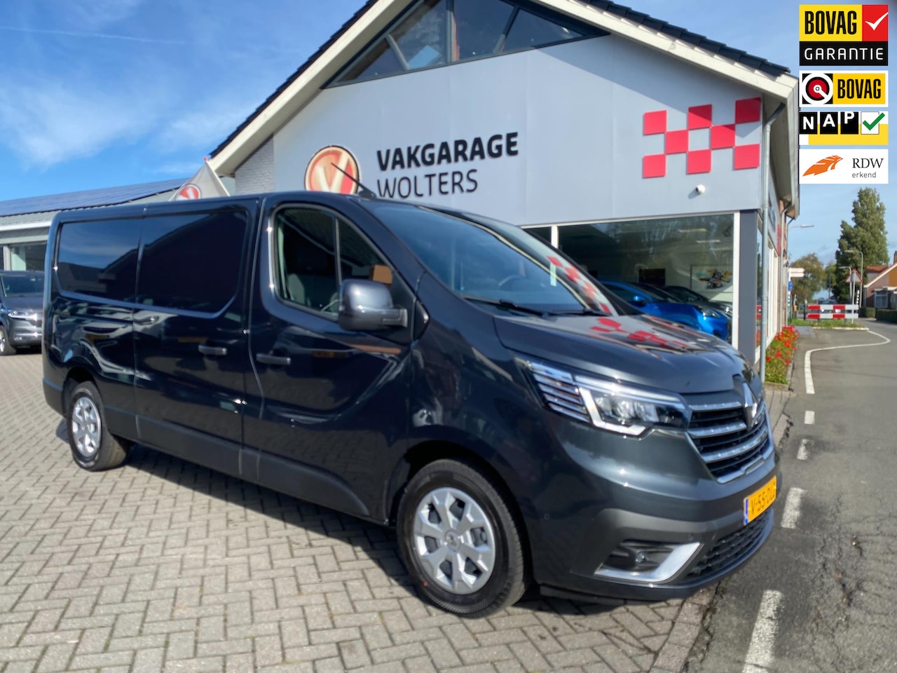 Renault Trafic - 2.0 dCi 130 T30 L2H1 Luxe - AutoWereld.nl