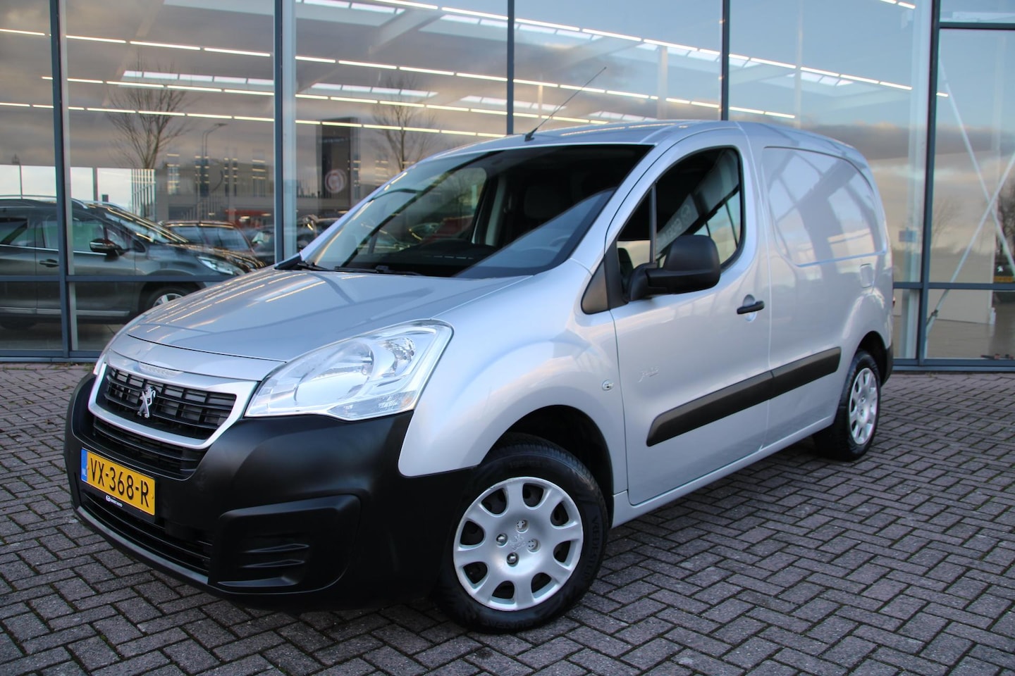 Peugeot Partner - 120 1.6 BlueHDi 100pk L1 XT S&S Premiere Airco Zijdeur Euro6 1e eigenaar - AutoWereld.nl