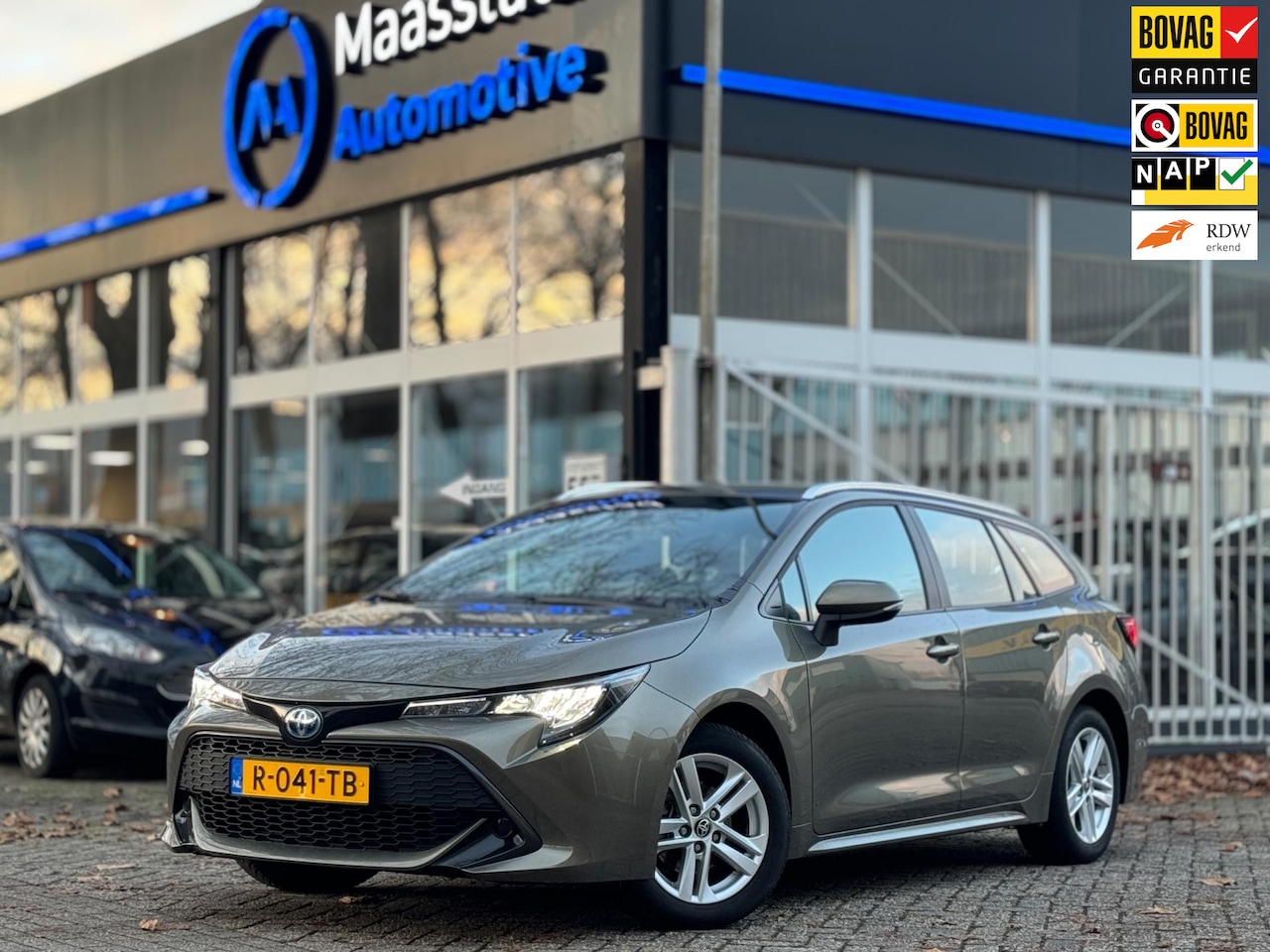 Toyota Corolla Touring Sports - 1.8 Hybrid Active|AUT|Camera|Nieuwstaat|Lage KM - AutoWereld.nl