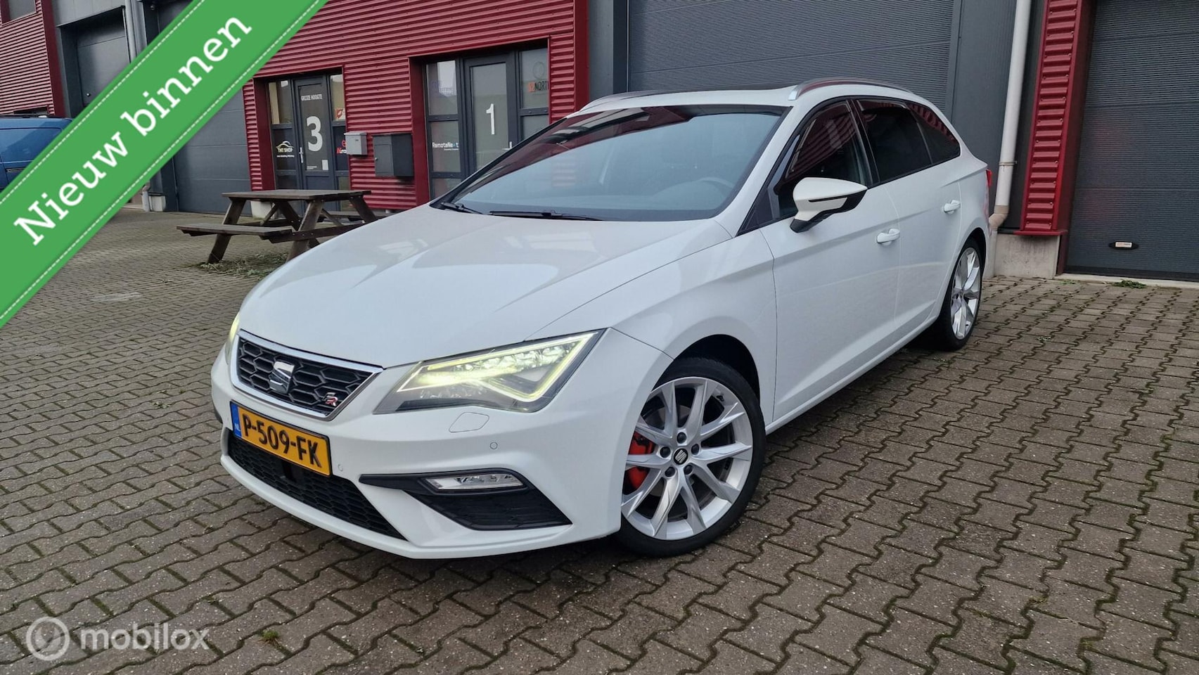 Seat Leon ST - 1.4TSI FR /Panoramadak /Trekhaak/ Adapt. Cruise - AutoWereld.nl