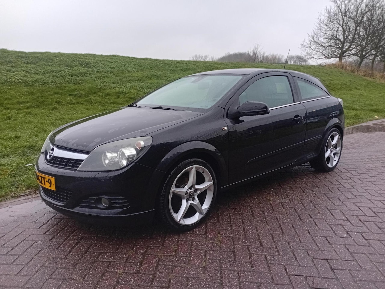 Opel Astra GTC - 1.8i Executive Automaat Navigatie Cruise Climate Control NAP LM Velgen - AutoWereld.nl