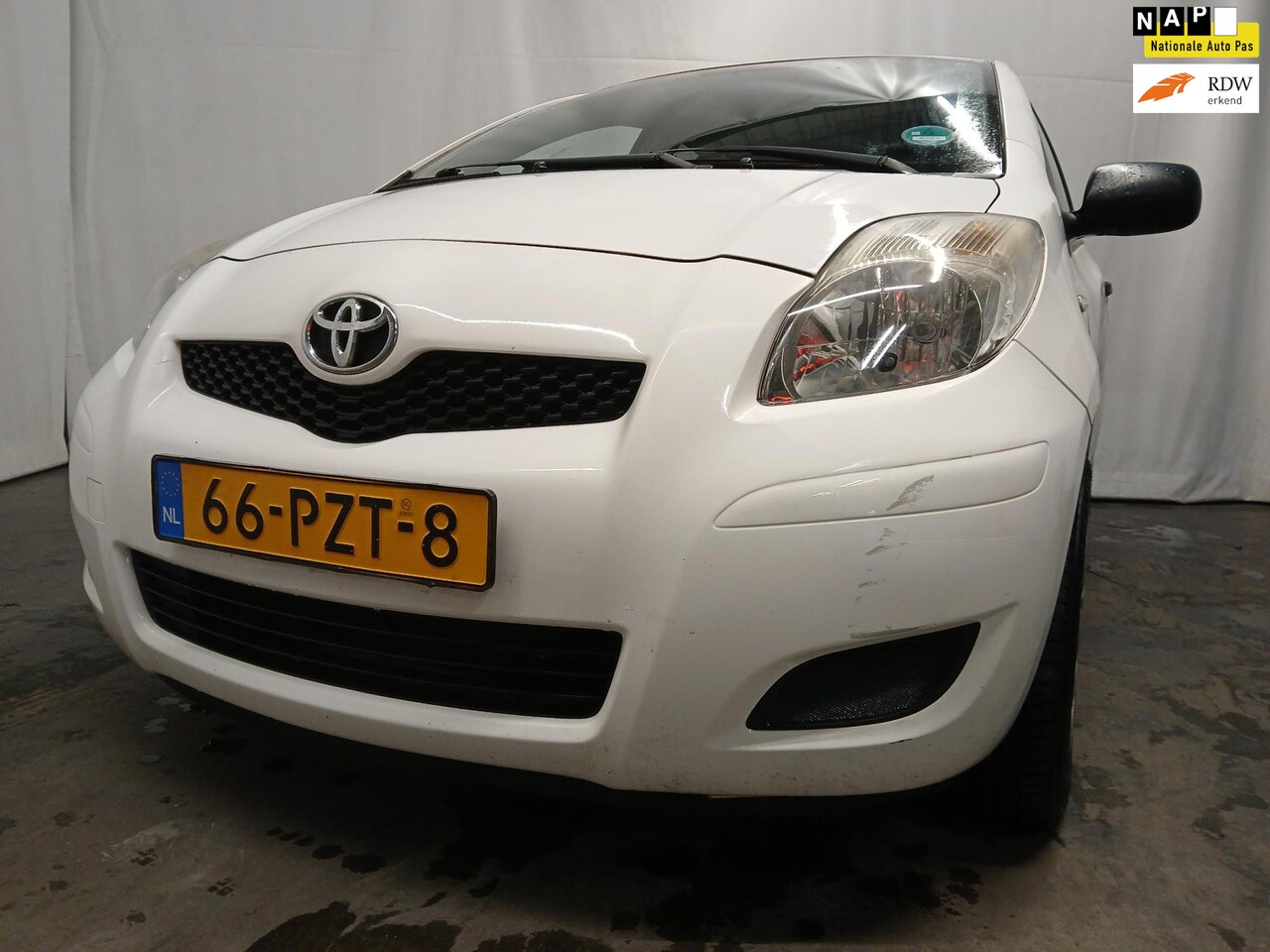 Toyota Yaris - 1.0 VVTi Acces - Airco - Linker Zijschade - Schade - AutoWereld.nl