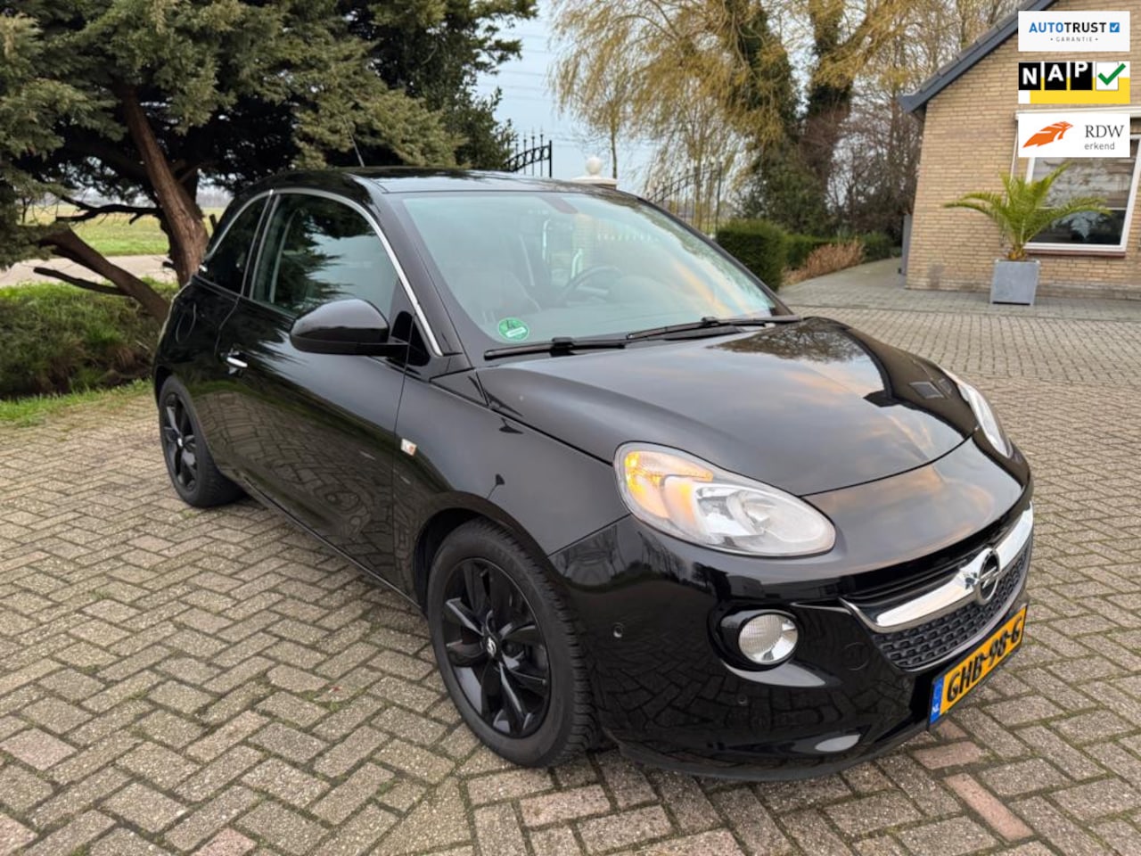 Opel ADAM - 1.4 Unlimited Black edition | Apple CarPlay | stoel/stuurverwarming 75.000 km - AutoWereld.nl