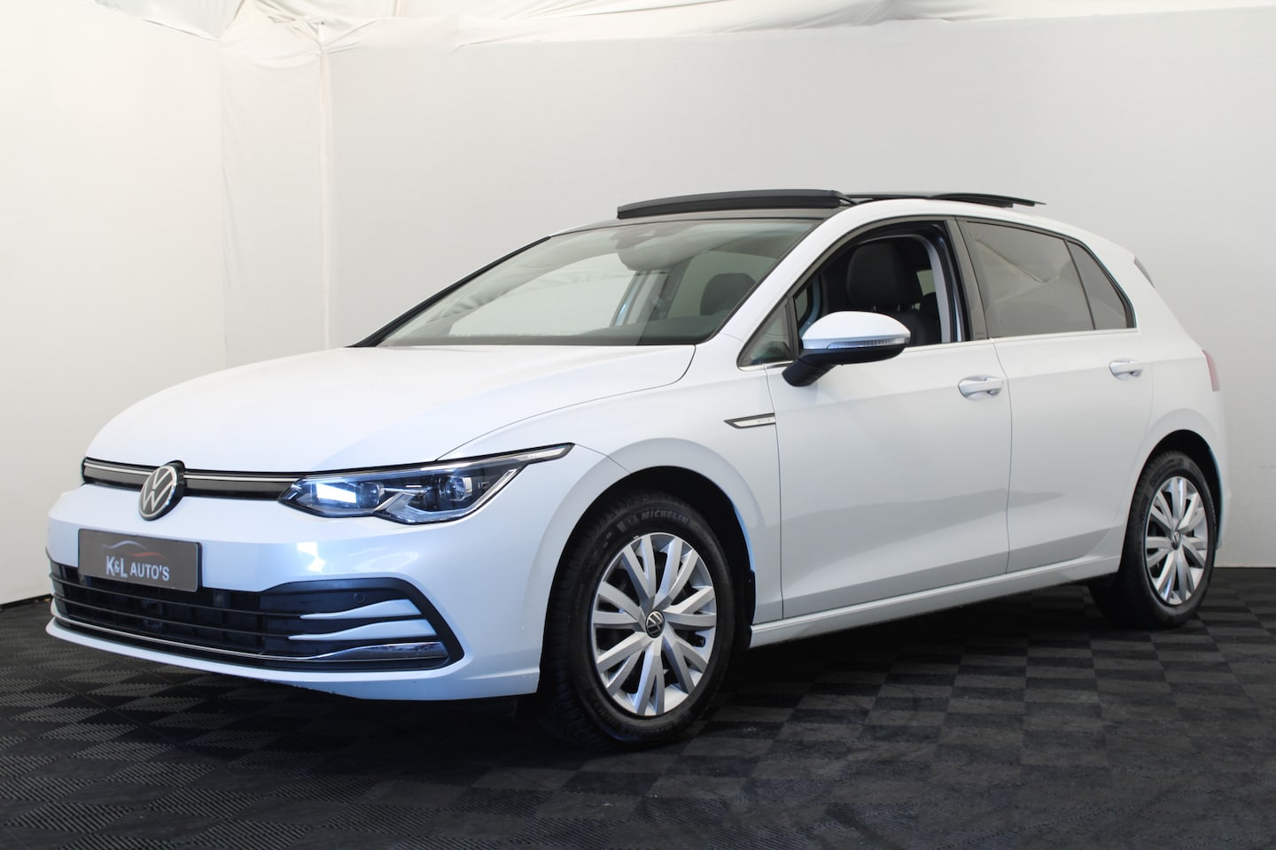 Volkswagen Golf - 1.5 TSI Style |Pano|Navi|Alcantara| - AutoWereld.nl