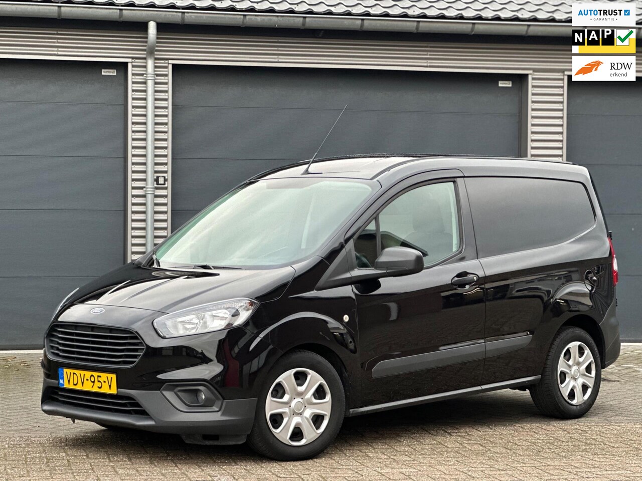 Ford Transit Courier - 1.5 TDCI Trend Duratorq S&S, 72000 km, zwart metallic, Nederlandse auto met nationale auto - AutoWereld.nl