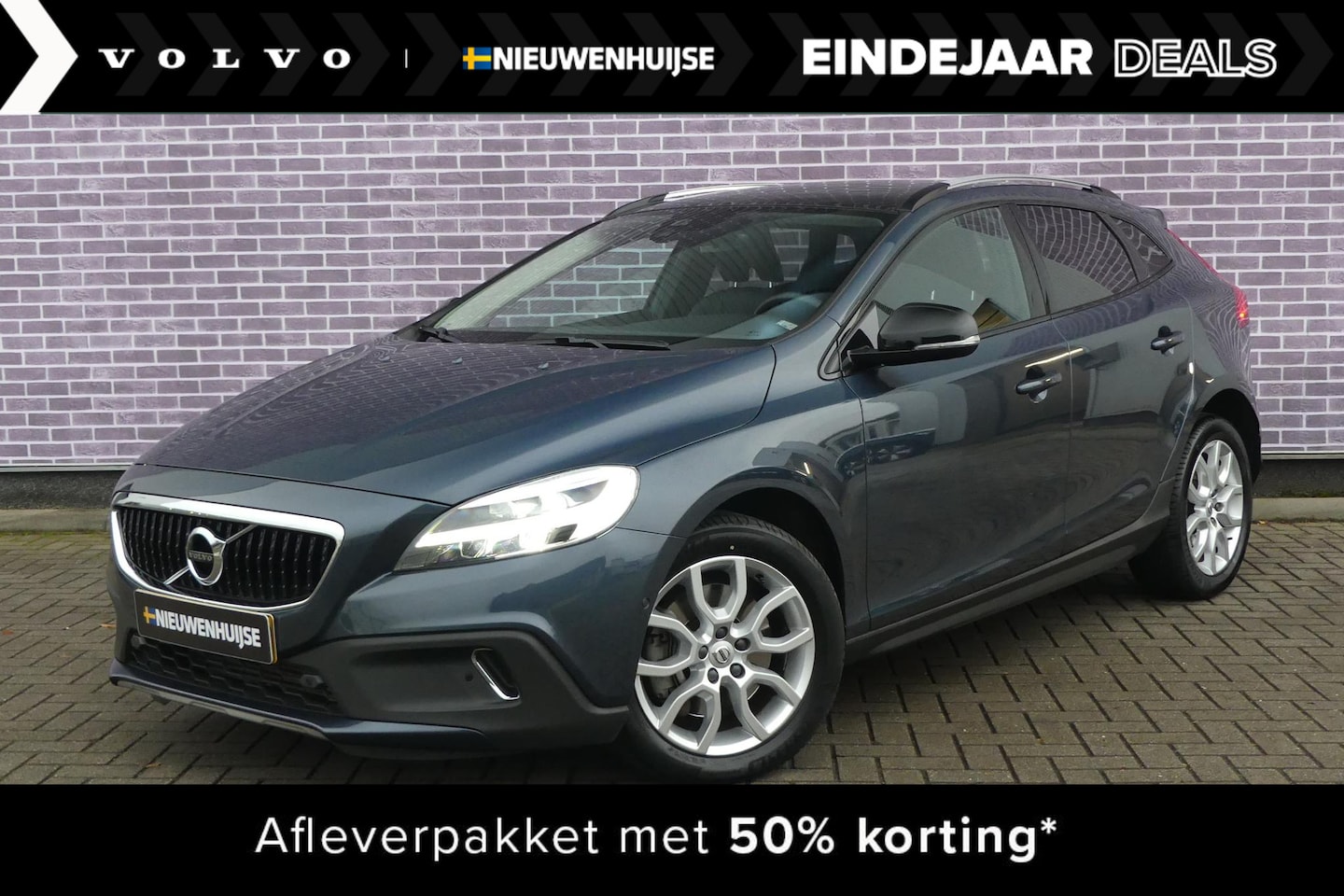 Volvo V40 Cross Country - T3 Automaat Polar+ Luxury | Parkeerverwarming met timer | Panoramadak | Stoelverwarming | - AutoWereld.nl