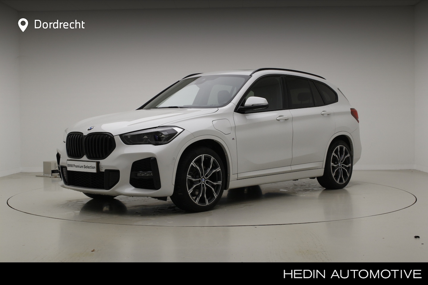 BMW X1 - xDrive25e M-Sport | 19" | Panorama | Harman Kardon | Apple CarPlay | Trekhaak - AutoWereld.nl