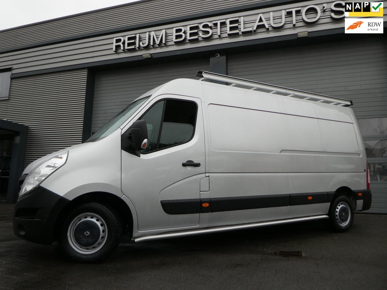 Renault Master - T35 2.3 dCi L3H2 T35 2.3 dCi L3 H2, Euro 6, Airco, 3-Zits, Trekhaak, PDC, Cruisecontrol. - AutoWereld.nl