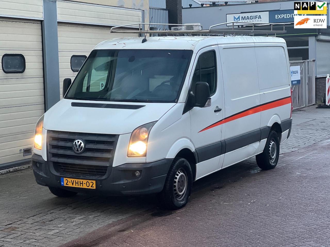 Volkswagen Crafter - 35 2.5 TDI L2H1 Automaat - AutoWereld.nl