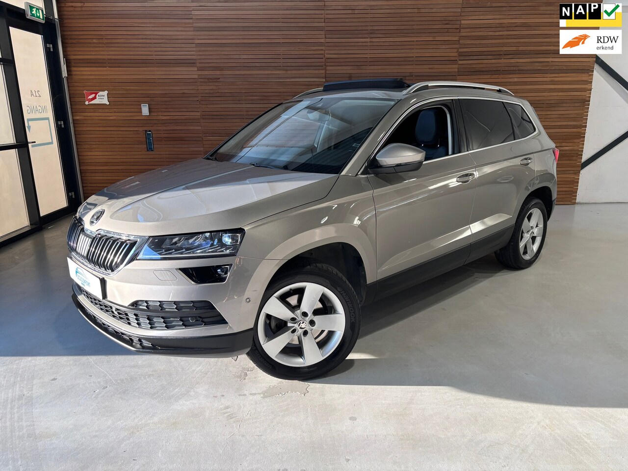 Skoda Karoq - 1.5 TSI ACT DSG Style Business | PANO | Rijassistent-systemen | Ambient | Park-Pilot | Cam - AutoWereld.nl