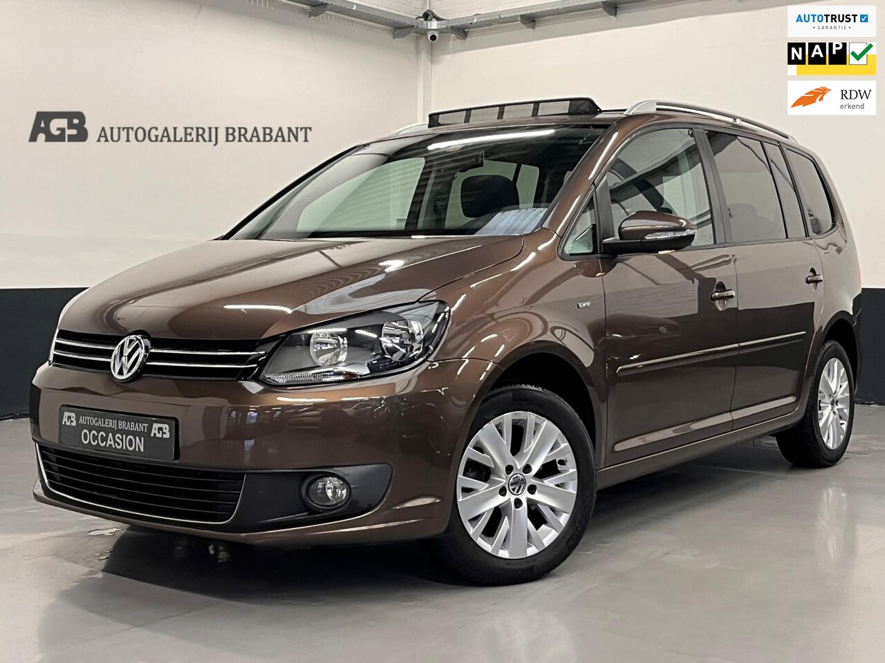 Volkswagen Touran - 1.2 TSI Highline BlueMotion 7p. /PANO/CRUISE/CARPLAY/ - AutoWereld.nl