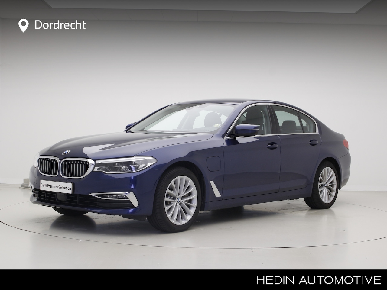 BMW 5-serie - 530e xDrive Luxury | Active Cruise Control | Trekhaak | Softclose | - AutoWereld.nl