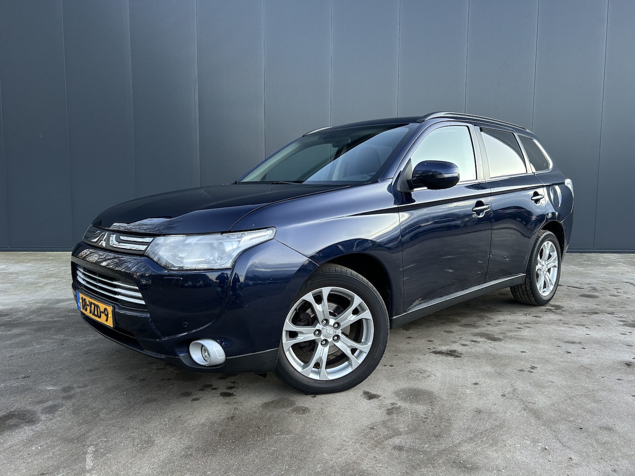 Mitsubishi Outlander - 2.0 Instyle 7 PERS CAMERA OPEN DAK LEER NAVI CRUISE ECC TREKHAAK - AutoWereld.nl