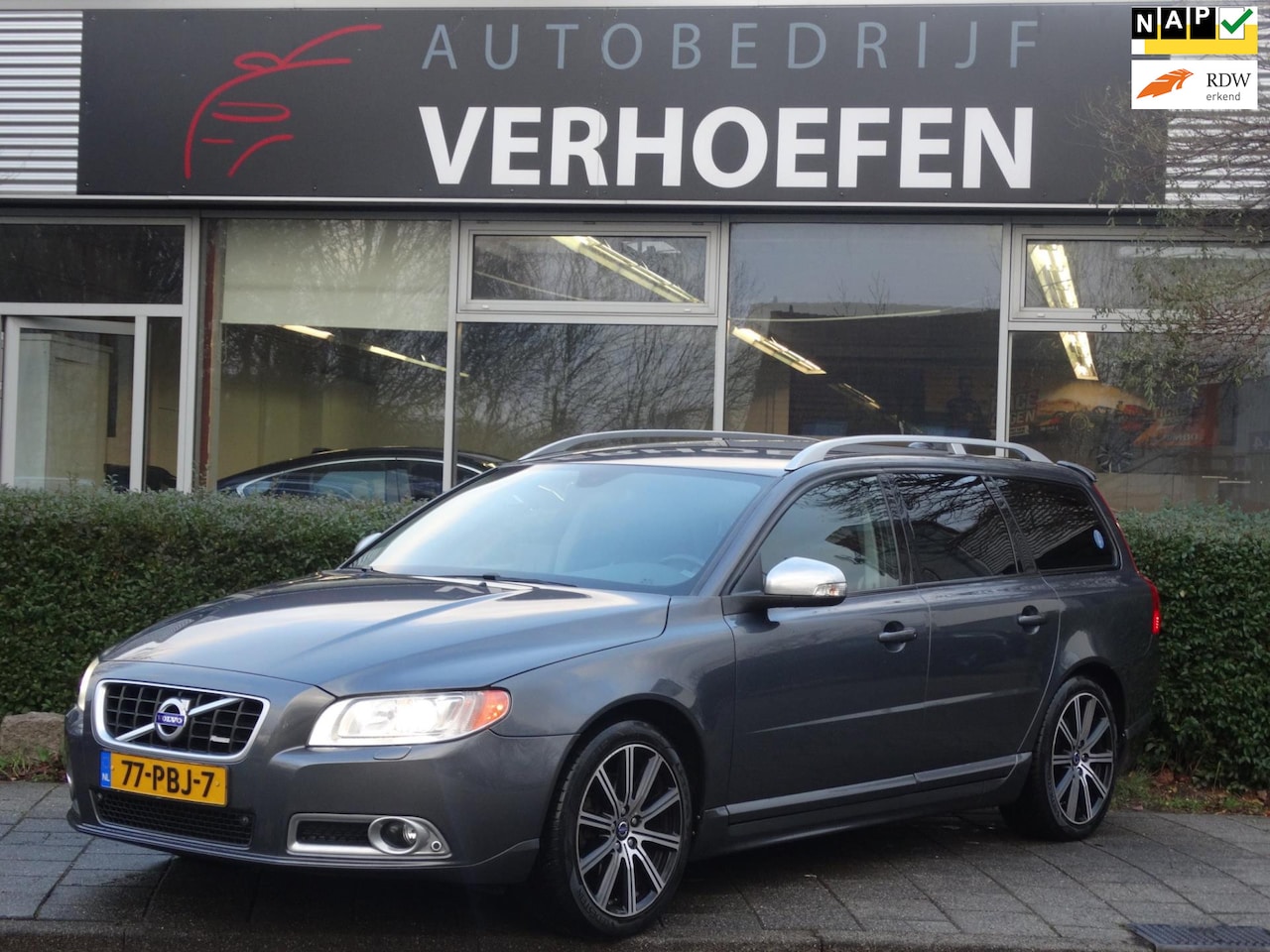 Volvo V70 - 2.0T R-Edition - AUTOMAAT - XENON - NAVGATIE - TREKHAAK - CRUISE / CLIMATE CONTROL - STOEL - AutoWereld.nl