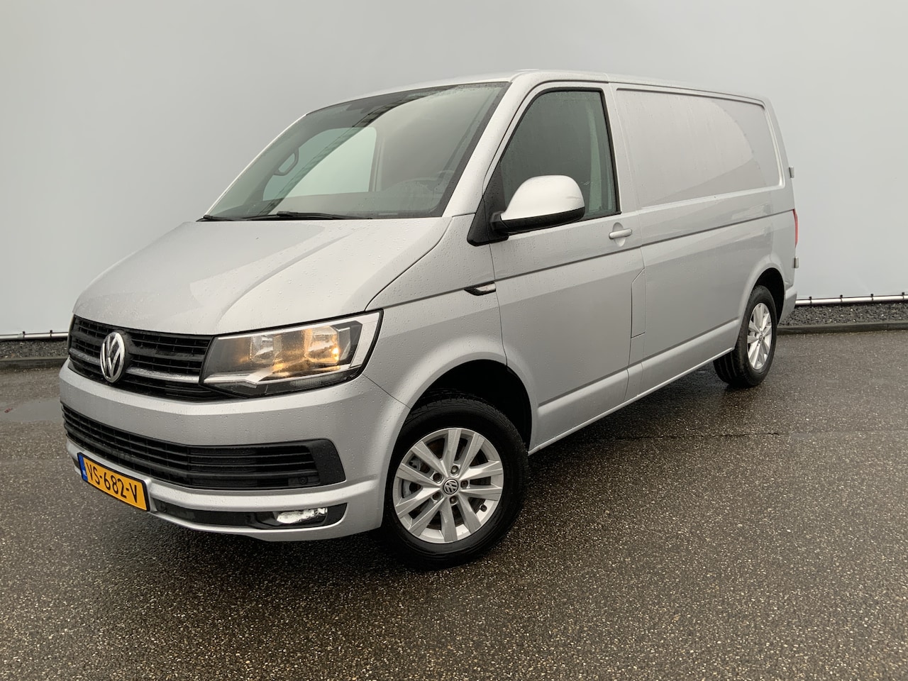 Volkswagen Transporter - 2.0 TDI L1H1 Highline Airco Cruise Alu Velg( R Portier lichte schade) Euro 5 - AutoWereld.nl