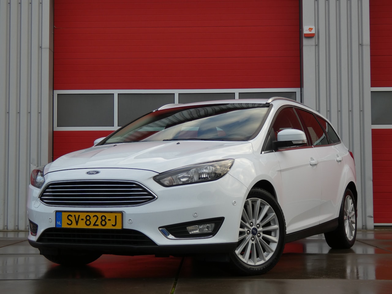 Ford Focus Wagon - 1.0 Titanium/ lage km/ zeer mooi! - AutoWereld.nl