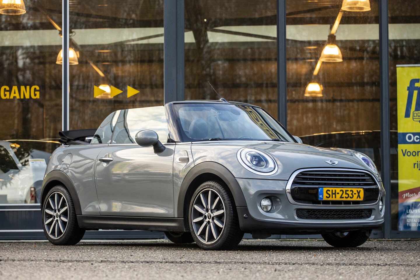 MINI Cabrio - 1.5 Cooper Chili Serious Business Mini 1.5 Cooper Chili Serious Business - AutoWereld.nl