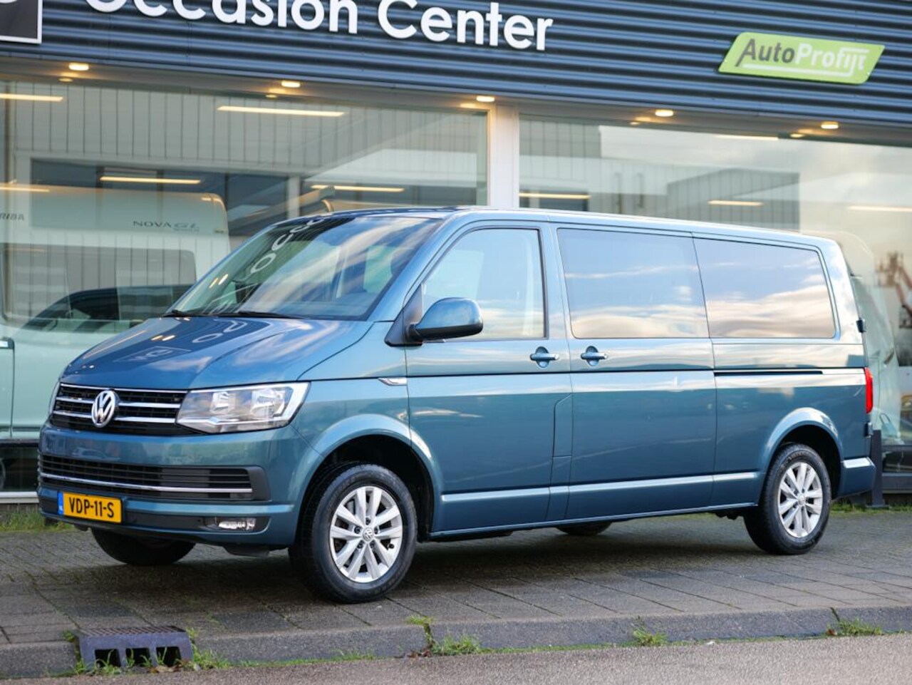 Volkswagen Transporter - 2.0 TDI L2H1 DC Highline AUTOMAAT DUBBELE CABINE + SCHUIFDEUR 1E EIGENAAR! - AutoWereld.nl