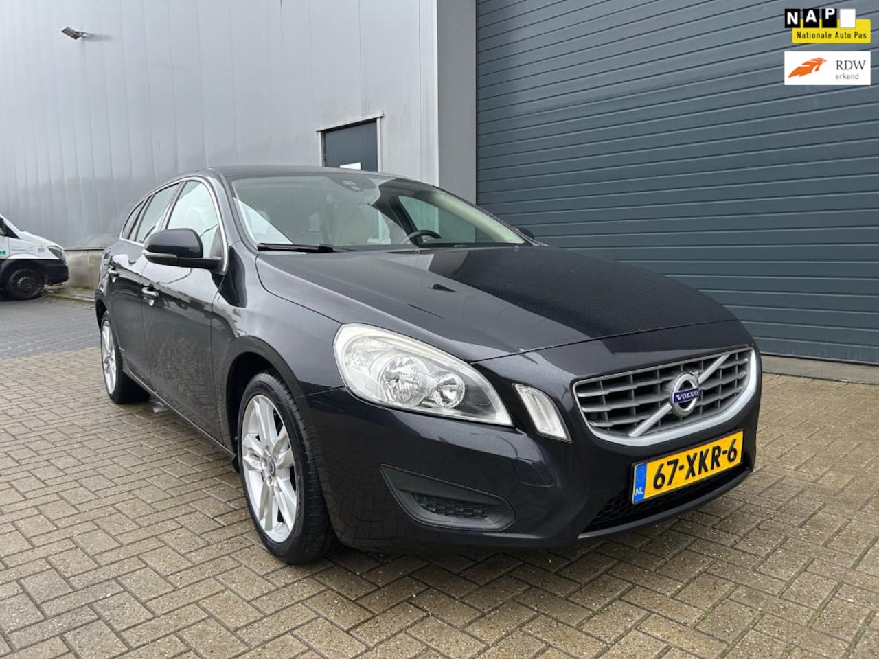 Volvo V60 - 1.6 T3 Momentum CLIMA NAVI PDC NAP 2012 - AutoWereld.nl