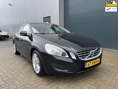 Volvo V60 - 1.6 T3 Momentum CLIMA NAVI PDC NAP 2012