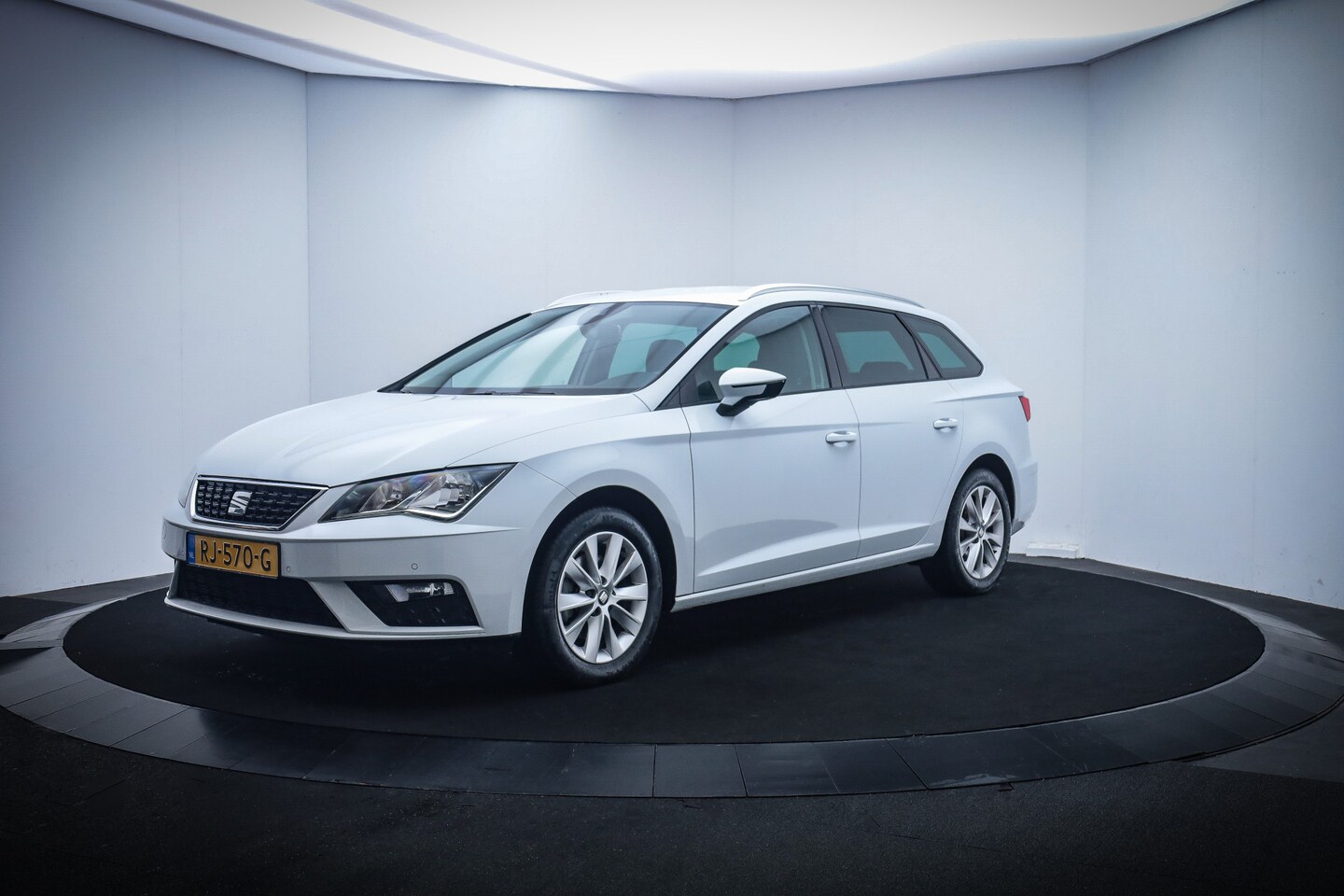 Seat Leon ST - 1.4TSI Dsg Style Intense CARPLAY/SEAT SOUND/KEYLESS/DAB/LANE ASSIST/CLIMA/CRUISE/LMV - AutoWereld.nl