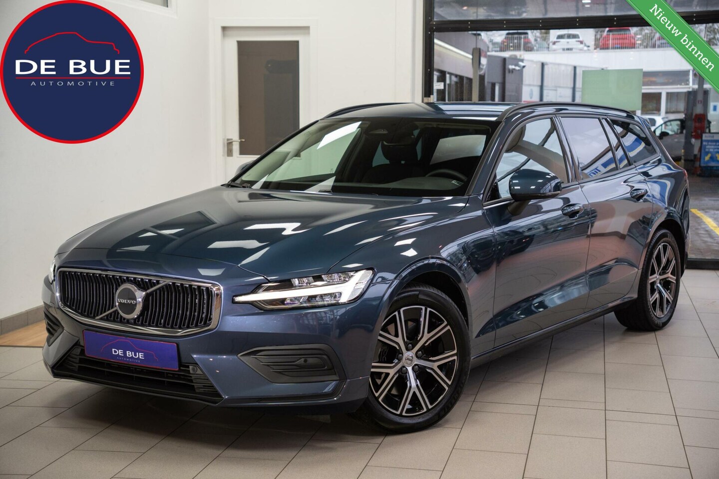 Volvo V60 - 2.0 B3 Mild Hybrid Essential Aut.7 CarPlay Adap. Cruise Stuur verwarming Camera - AutoWereld.nl