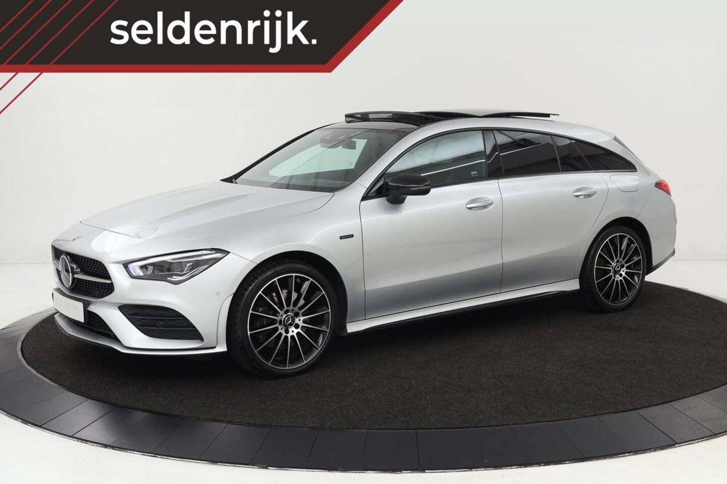 Mercedes-Benz CLA-Klasse - 250e AMG Night | Panoramadak | Adaptive cruise | Leder | Trekhaak | Matrix LED | Burmester - AutoWereld.nl