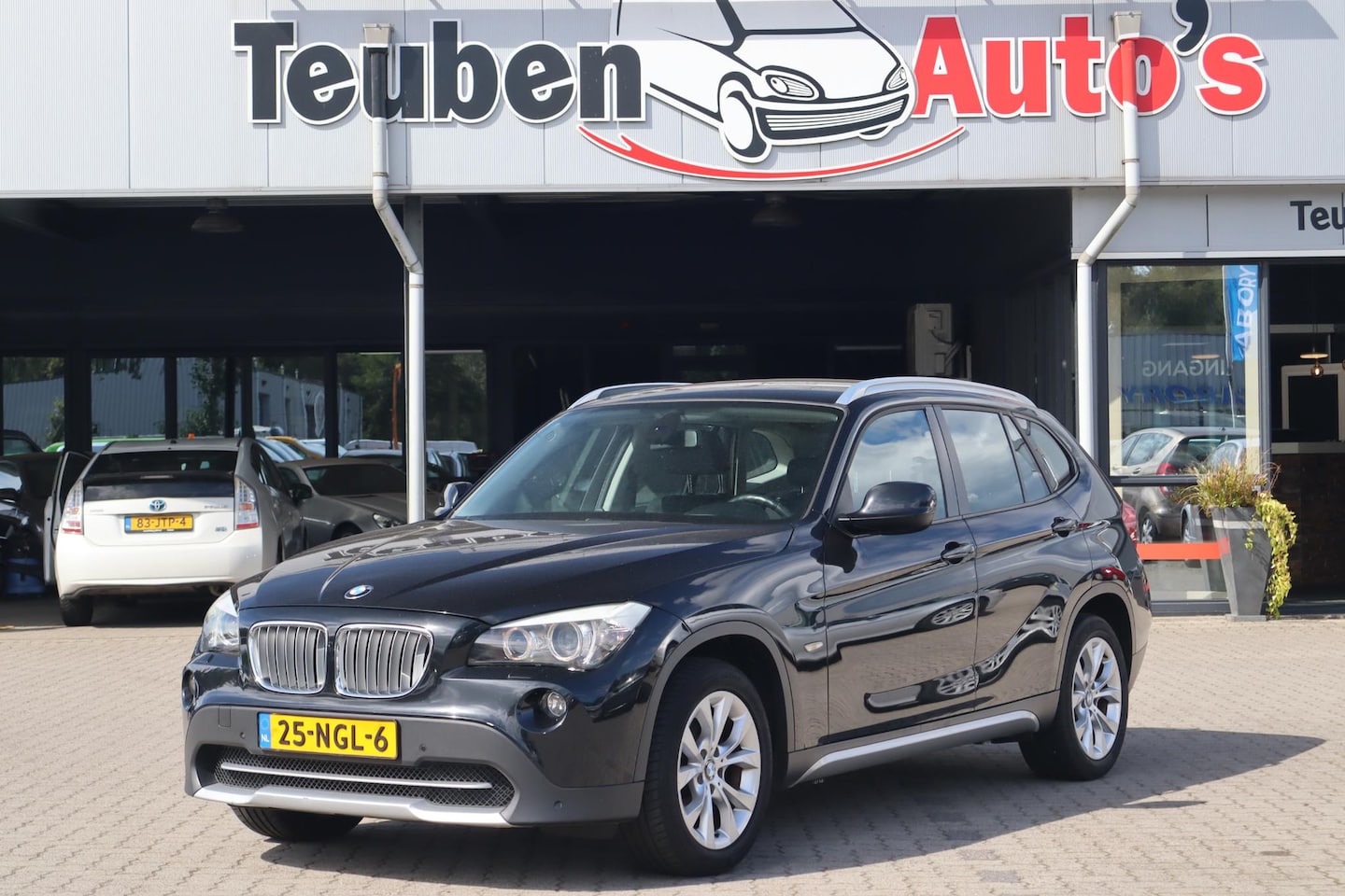 BMW X1 - sDrive18i Executive Navigatie, Cruise control, Automaat, Climate control, Lichtmetalen wie - AutoWereld.nl