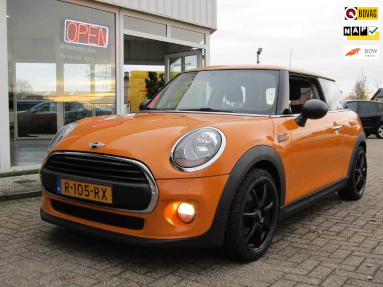 MINI One - Mini 1.2 Business betreft een van binnen en buiten mooie en technisch goede Mini rondom 17 - AutoWereld.nl