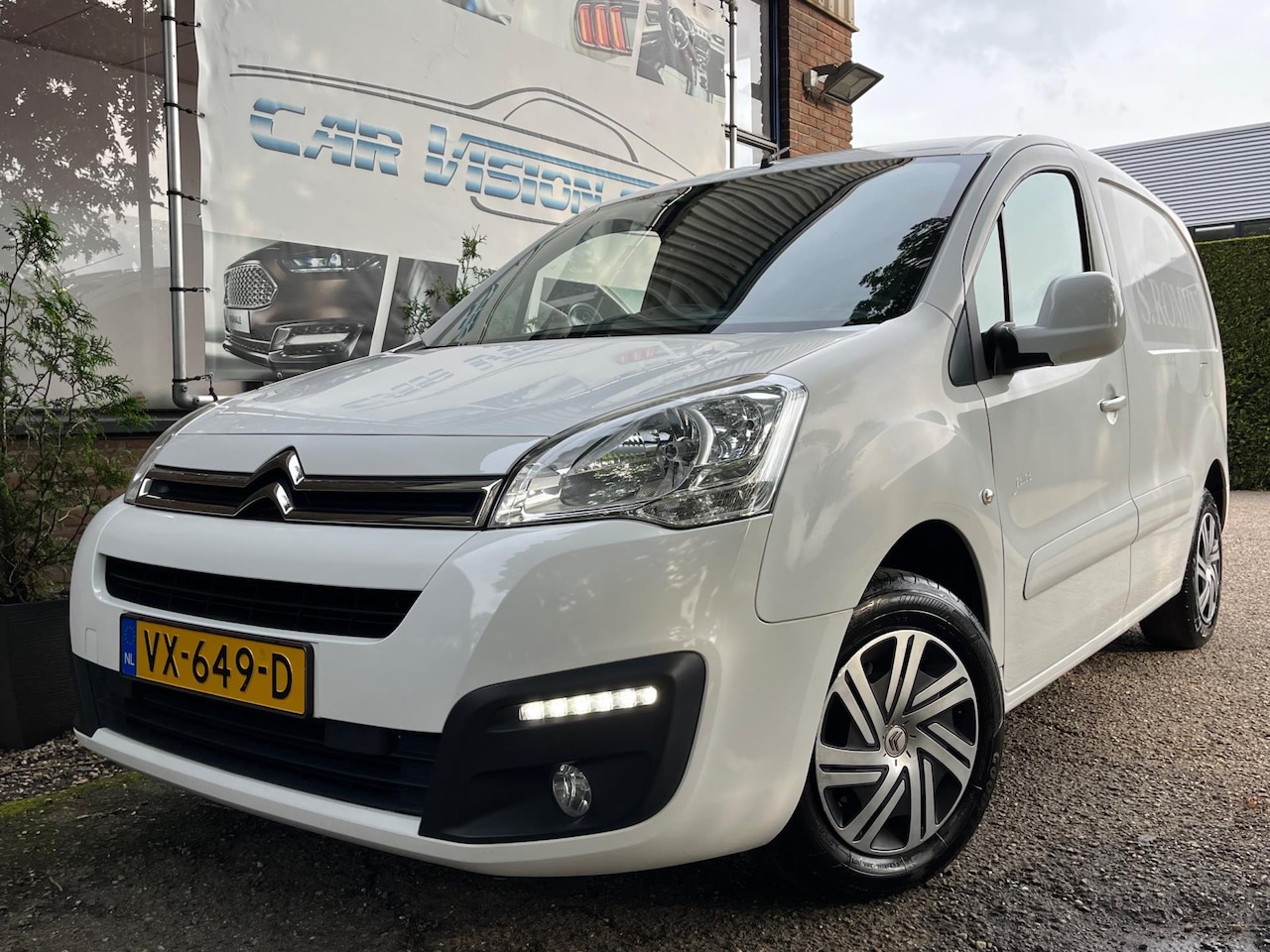 Citroën Berlingo - 1.6 BlueHDI 75 Comfort|Cruise|Led|Trekhaak|Euro 6| - AutoWereld.nl