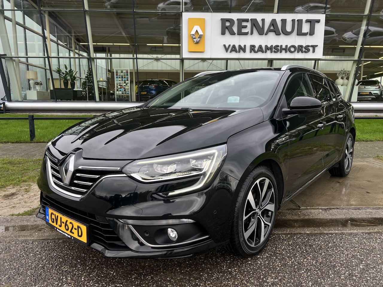 Renault Mégane Estate - 1.3 TCe Bose / Automaat / 140PK / Adaptive cruise / Lane assist / Head-up Display / - AutoWereld.nl