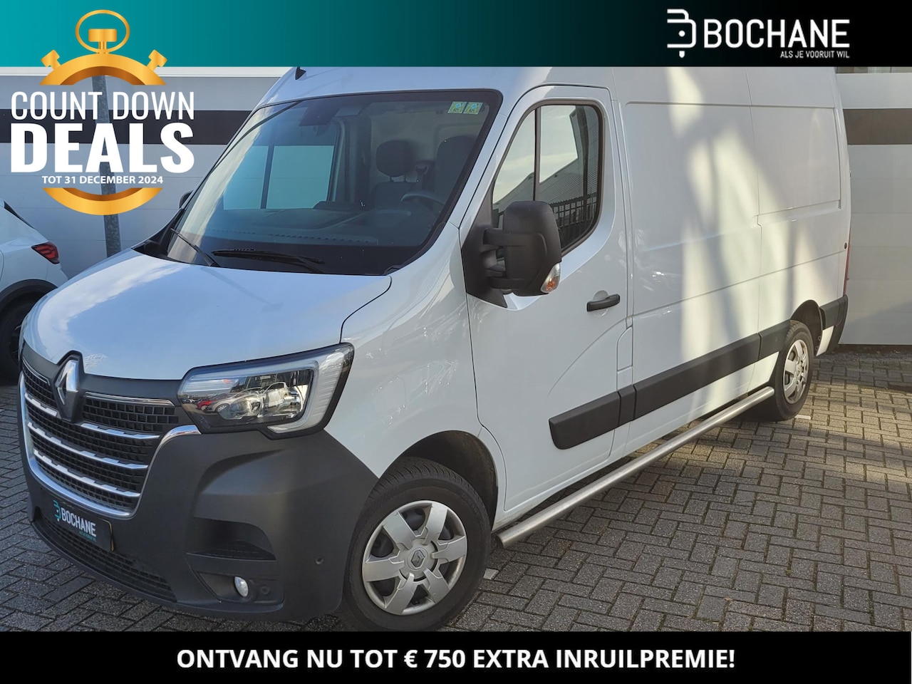 Renault Master - T35 2.3 dCi 135 L2H2 Work Edition | Trekhaak | A. Camera | Navi | Airco | Cruise | Lat om - AutoWereld.nl