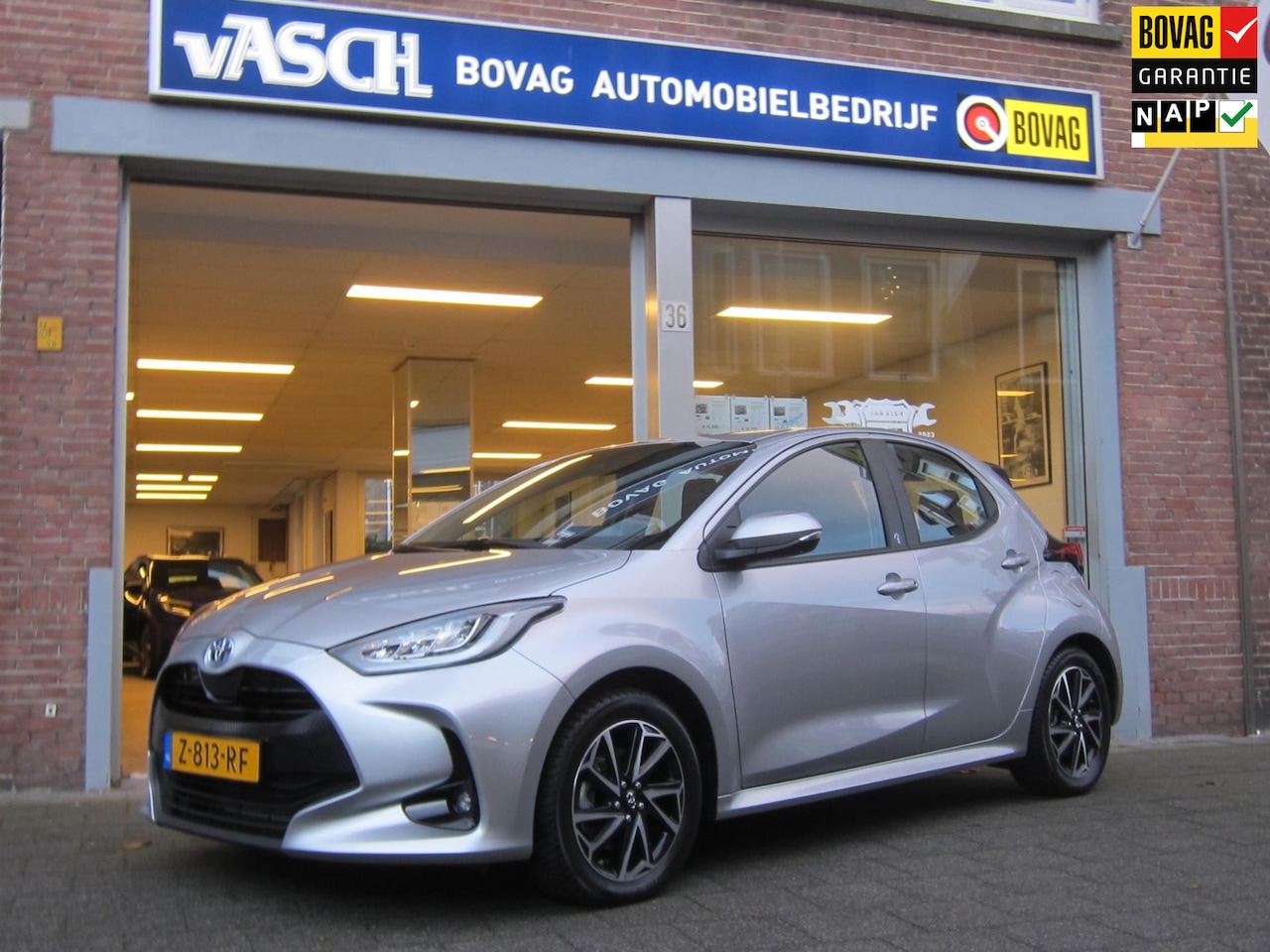 Toyota Yaris - 1.5 Hybrid Dynamic All In Prijs Bovaggarantie - AutoWereld.nl